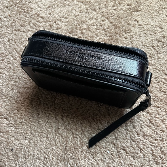 Marc Jacob’s Snapshot Crossbody in all black detailing. - Picture 2 of 6